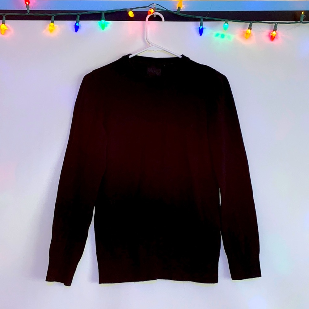 H&M long-sleeve black sweater.